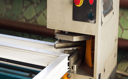 行業(yè) |包裝 |臺(tái)達(dá)裁切護(hù)角機(jī)解決方案，動(dòng)作柔順，高速精密